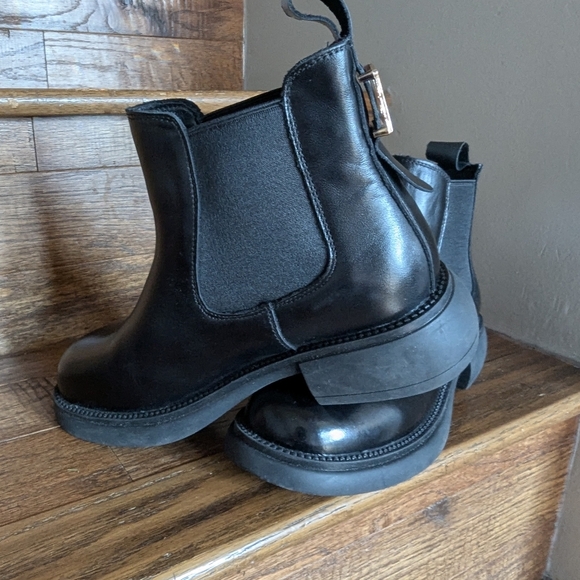 Black Spade Chelsea Boots With Gold Hardware Sz 6.5 /235 Vegan Leather - Picture 3 of 14